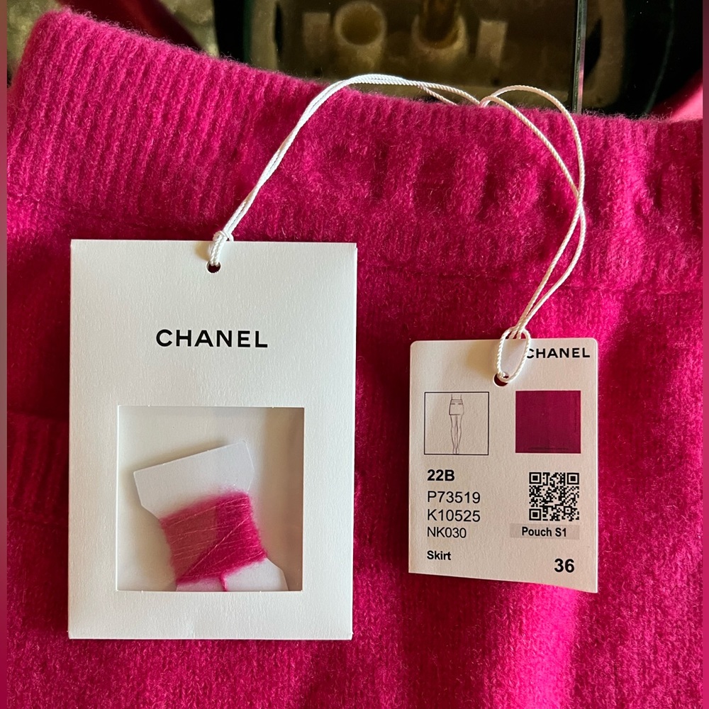 SOLD NWT AUTHENTIC CHANEL 22B knitted Fuchsia Skirt size 36 - Picture 8 of 9